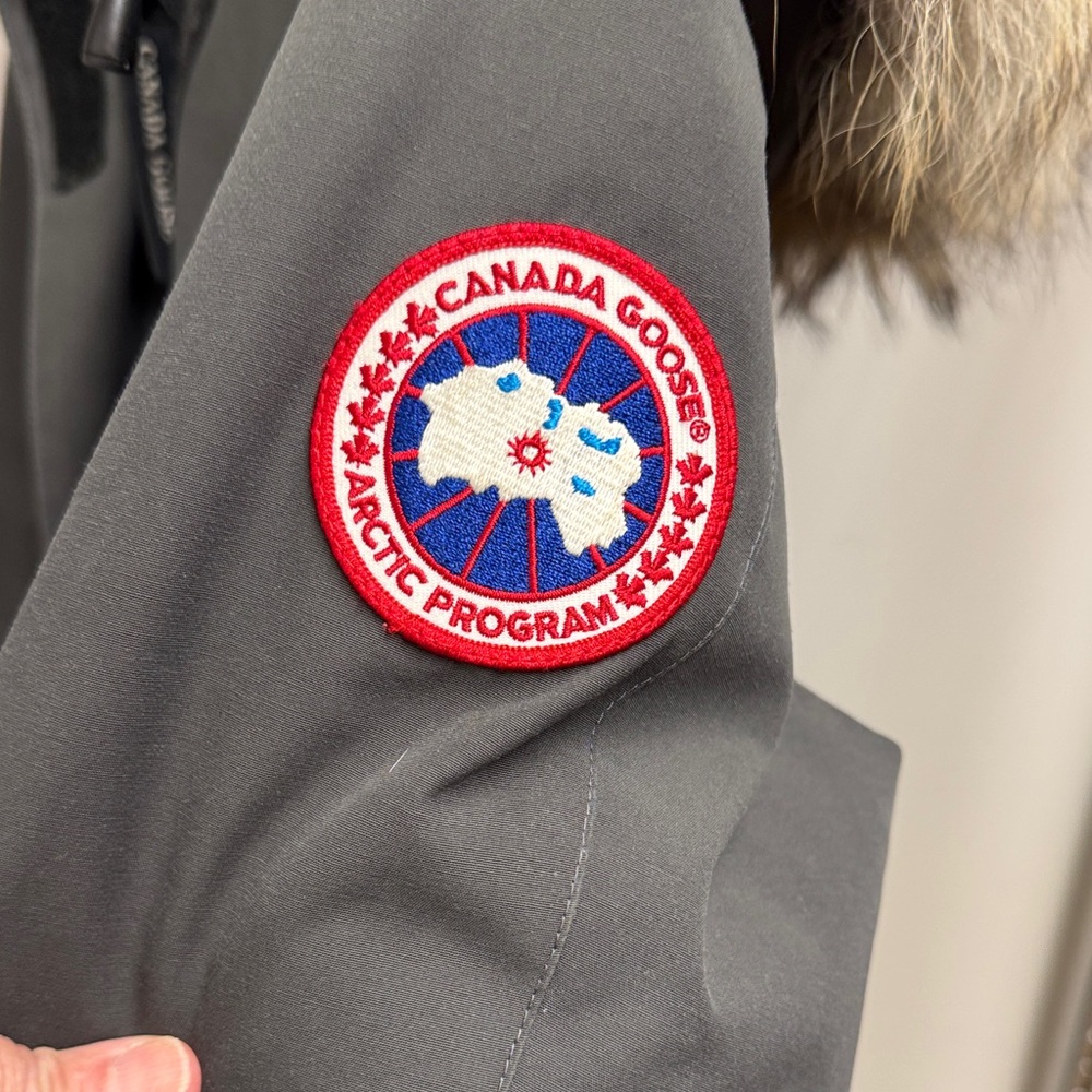 Canada Goose Women's Gray Parka with Fur Trim. Authentic Size S - Picture 3 of 15